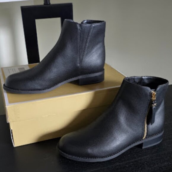 NIB Michael Kors Britt Faux Leather 1" Heel Round Toe Side Zip Ankle Bootie - Picture 3 of 14